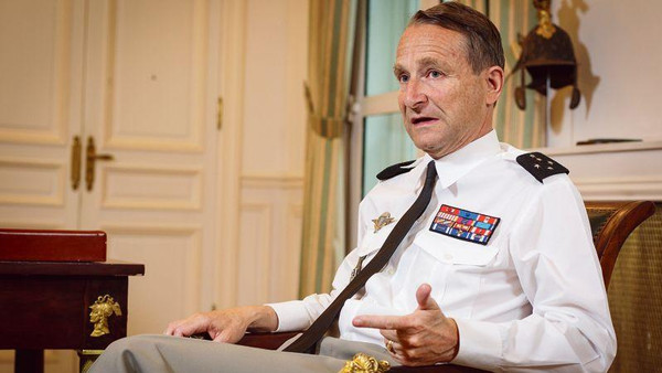 قائد الجيش الفرنسي بيير دوفيلييه