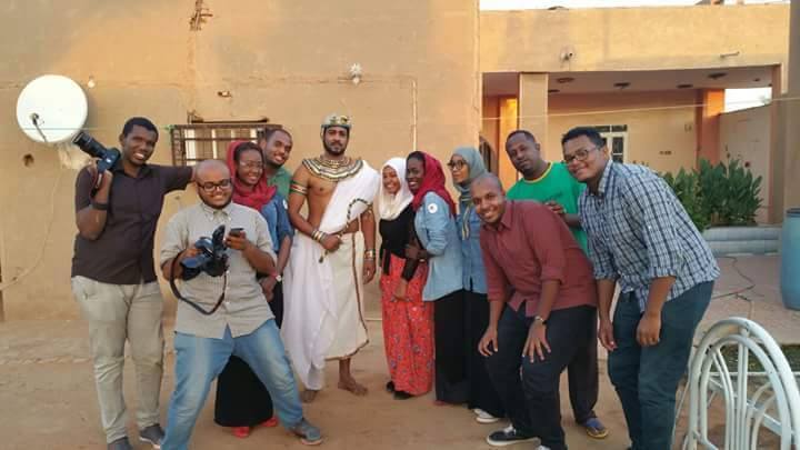 بالصورة.. الفنان معتز صباحي يجسد دور الملك ترهاقا بكل دقة.. والمطربة نسرين هندي تدخل وتؤكد أنها الملكة 1 معتز صباحي