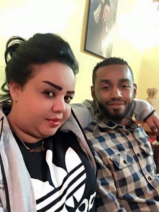 شاهد صور..ندي القلعة وابنها وائل التي أشعلت مواقع التواصل الاجتماعي وتصدرت قائمة الصور الأكثر تداولاً ومشاركة 3 ندي وائل