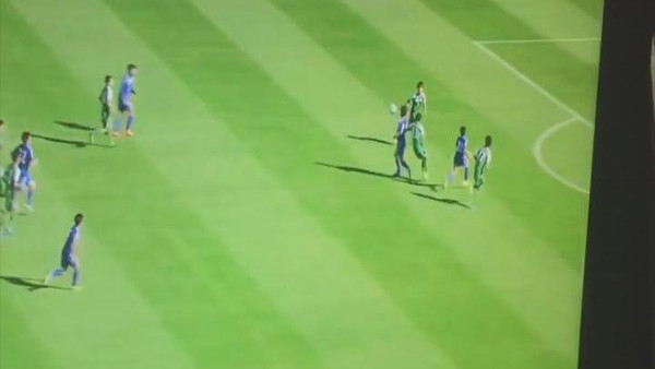بالفيديو: كرة سُجلت هدفاً ولم تلمس الأرض من المرمى إلى المرمى 1 هدف من المرمى إلى المرمى