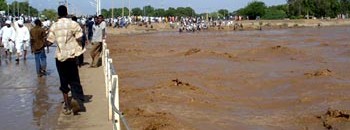 والي كسلا يتفقد قنوات الري بمشروع القاش 10 القاش