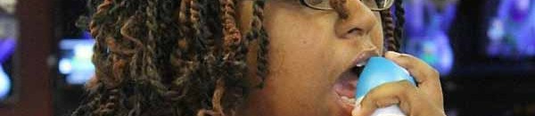 بالفيديو: هذه المرأة تُعاني من إدمان غريب قد يقضي عليها 10 ايفلين المدمنة