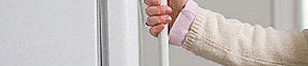 موقف محرج عند فتح باب الثلاجة