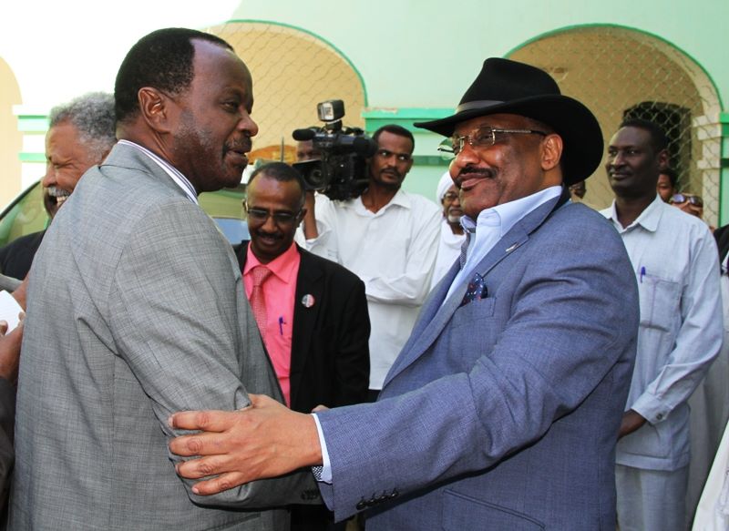 بالصور.. ومن أجل المشاركة في تكريمه..الكاردينال يصل عطبرة بطائرة خاصة.. ويلتقي السيسي ومسار 6 الكاردينال يصل عطبرة بطائرة خاصة.. ويلتقي السيسي ومسار