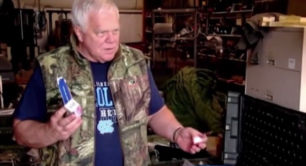 أمريكي يحارب داعش على طريقته