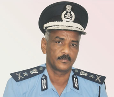 الفريق "التهامي" يعلن دعم البرلمان ومساندته للقوات المسلحة في دحر التمرد 1 التهامي