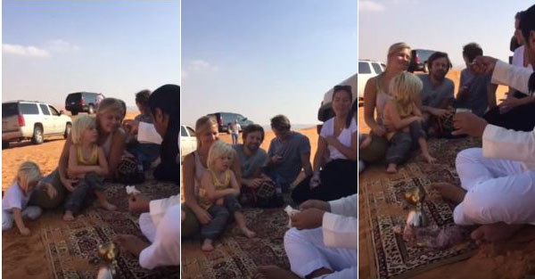 سعودي مع سياح اجانب