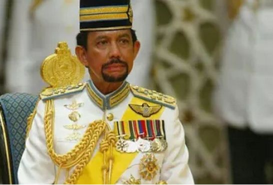 حاكم هذه الدولة يحظر على المسلمين الإحتفال بالكريسماس…والسجن 5 سنوات لمن يخالف 1 سلطان بروناي