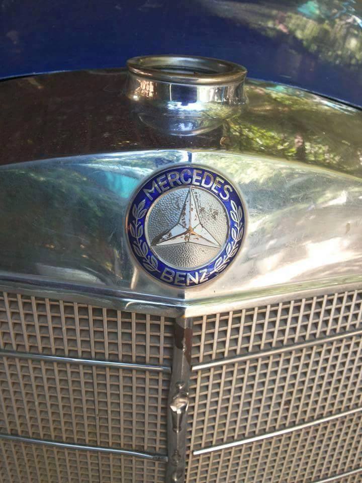 بالصور.. سيارة رئيس الوزراء السوداني السابق تثير اهتمام رواد مواقع التواصل الاجتماعي.. وبعضهم يطلب شرائها بأعلى سعر 1 مرسيدس