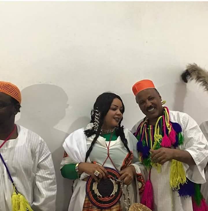 بالصور..ندي القلعة تفاجئ الجميع وتدشن مشاركتها في الحوار الوطني بأزياء غريبة 5 ندي3