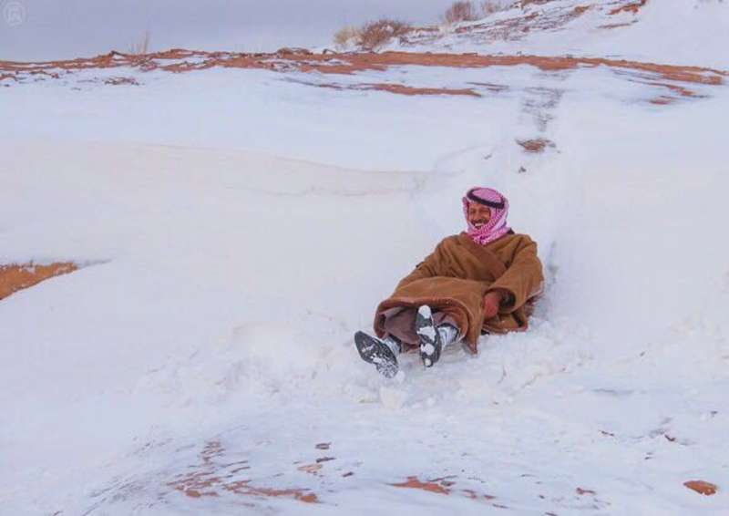 متزلج وقع رأسا على عقب فاختنق بكتلة ثلج 1 56aa8b2aafc08