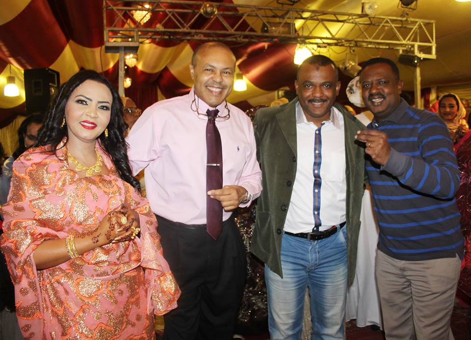 المذيعة السودانية جدية عثمان تعود بالثوب السوداني وتحظي بإشادات كبيرة