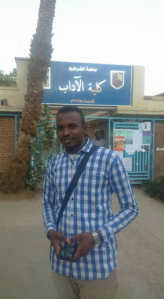 تعرف علي قصة "الكمساري" النابغة الحاصل علي مرتبة الشرف من جامعة الخرطوم