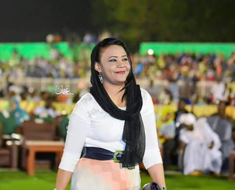 معجب يبوح بـ(حبه) لمكارم بشير في إستاد الجزيرة 1 makarem