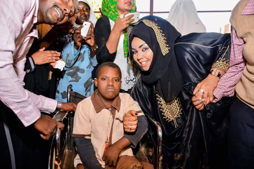 بالصور..المطربة ندى القلعة تلاعب الأطفال ذوي الاحتياجات الخاصة ومنظمة خيرية تختارها سفيرة للتطوع 4 المطربة ندى القلعة تلاعب الأطفال ذوي الاحتياجات الخاصة ومنظمة خيرية تختارها سفيرة للتطوع