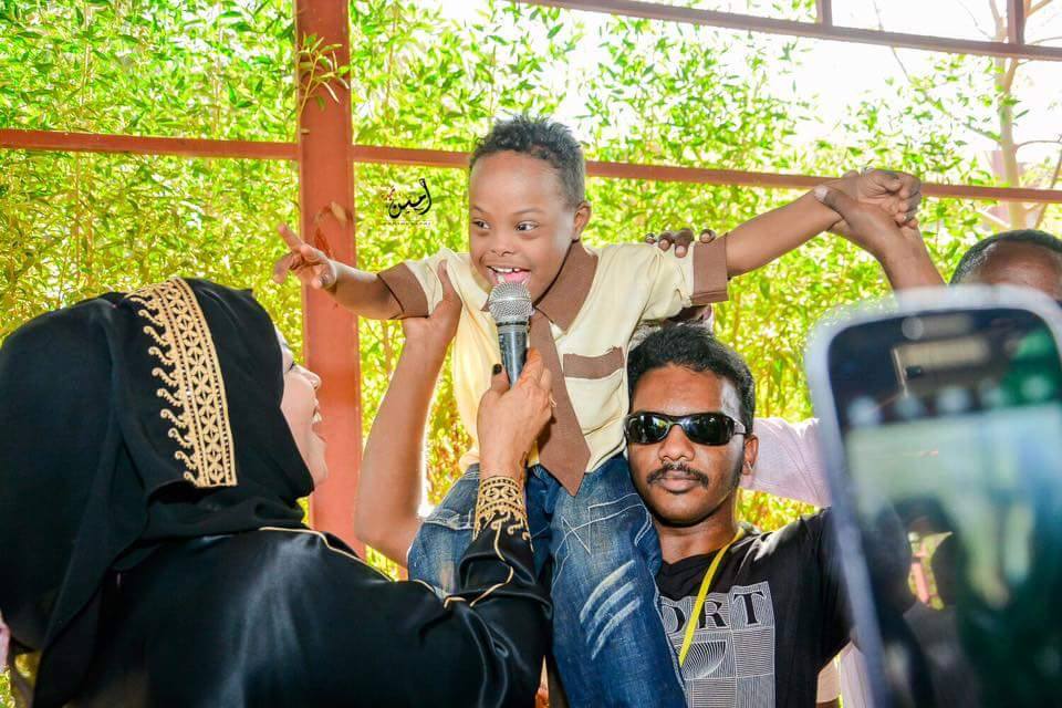 بالصور..المطربة ندى القلعة تلاعب الأطفال ذوي الاحتياجات الخاصة ومنظمة خيرية تختارها سفيرة للتطوع 6 المطربة ندى القلعة تلاعب الأطفال ذوي الاحتياجات الخاصة ومنظمة خيرية تختارها سفيرة للتطوع