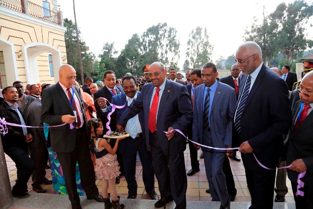 البشير يشهد الاحتفال الرسمي بافتتاح السفارة السودانية بأديس أبابا 1 البشير اديس ابابا