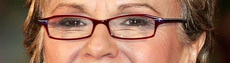 بالفيديو: قرط ألماس "أغلى من بيت" يسقط من أذن ممثلة مخضرمة ويضيع 11 julie walters