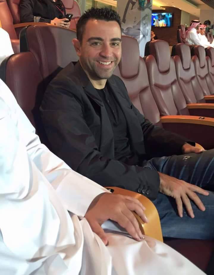 شاهد بالصور.. أسطورة برشلونة واسبانيا يشاهد المباراة من الملعب ويسلم صغار السودان جوائز بطولة (ج) 2 أسطورة برشلونة واسبانية يسلم صغار السودان الجوائز