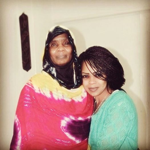 قصة سودانية تفتخر بأمها بائعة "الكسرة" تجعل القراء يذرفون الدموع مدرارا 1 فاتنة عبد الكريم