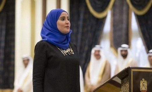 بالصورة ماذا لبست وزيرة السعادة خلال أدائها اليمين؟ 2 وزيرة السعادة