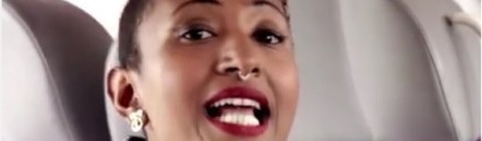 الفنانة السارة ب"مزاج عالي" تشعل حفل برقصة وتكمل الرصة ب (أي أي، وراء وراء وراء).. شاهد الفيديو 11 السارة السودانية