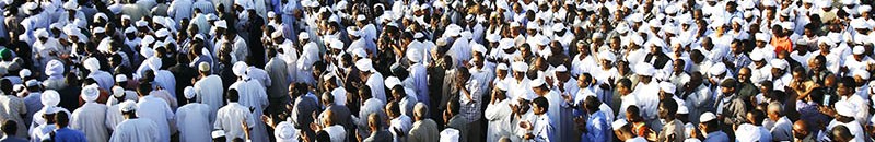 شييع جثمان الترابي 3