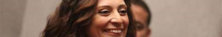 بالفيديو : الاعلامية المصرية منى عراقي تتعرض للضرب من صاحب مطعم 10 عراقى