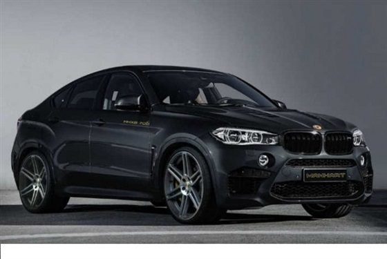 بالفيديو: مستهتر يستعرض بسيارته في الكويت وينتهي باحتضان الأشجار والرصيف 1 853