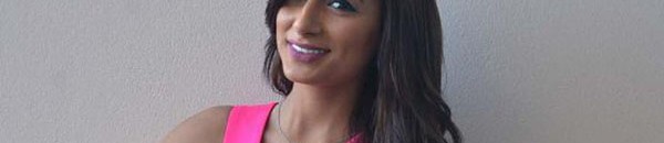 بالفيديو: ممثل هندي يحرج مذيعة مصرية ويُقبلها فجأة على الهواء 10 939ad590a77871835c7883912d5bf9c2