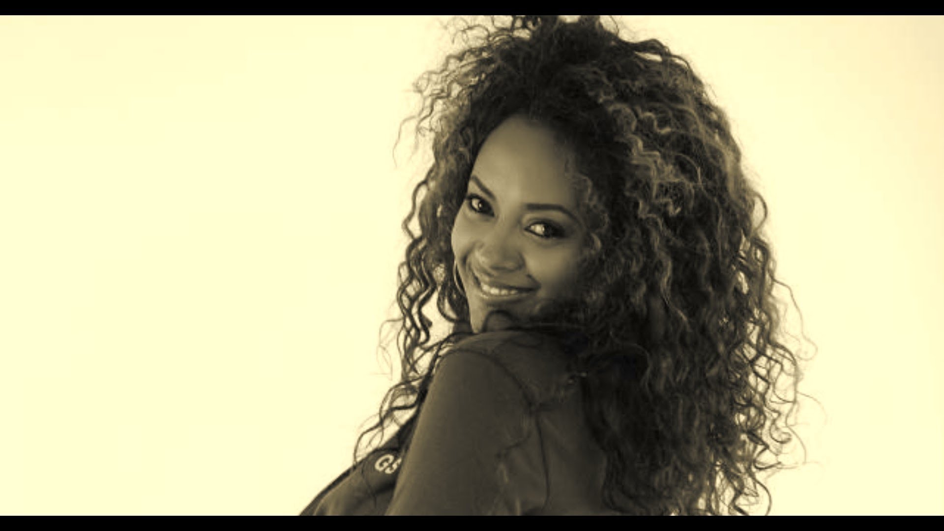 بفضل الفنانة السودانية هاجر كباشي فتاة أثيوبية تتحول من راقصة استعراضية لأشهر مطربة بأديس أبابا