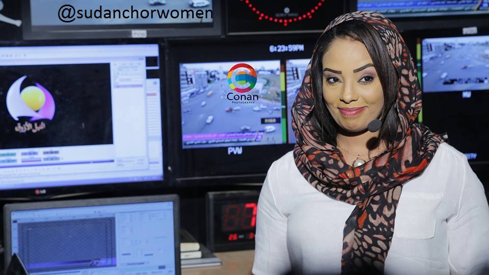 بالصور.. جمهور مواقع التواصل: دعوا التطبيل والتلميع لبعض المذيعات فأسماء النعيم مذيعة تستحق الاهتمام والاحترام 1 asma2