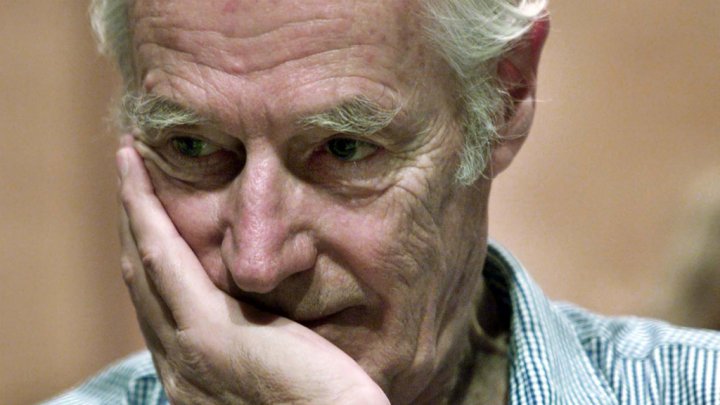 بريطانيا: وفاة منتج فرقة "بيتلز" الشهيرة جورج مارتن عن 90 عاما 1 george martin 2