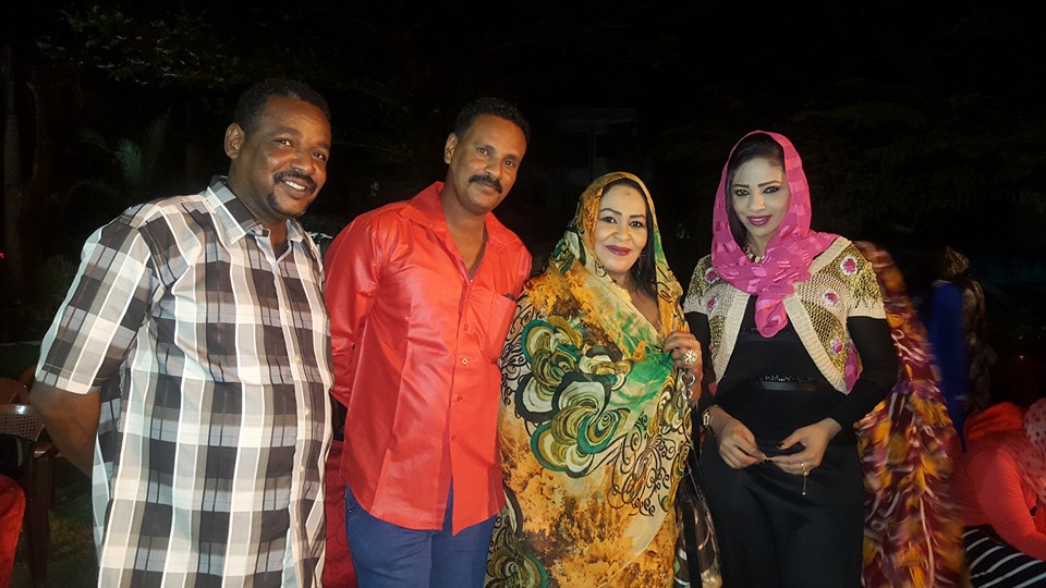 أهل الفن والإعلام يزفون المذيعة هديل صلاح عروساً للموسم