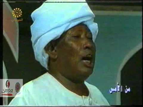 فيديو نادر جداً من الزمن الجميل.. الفنان السوداني خلف الله حمد يغني "الكنداكة" ورجل وسيدة يقدمان فواصل من الرقص تطرب الحاضرين 1 khalf