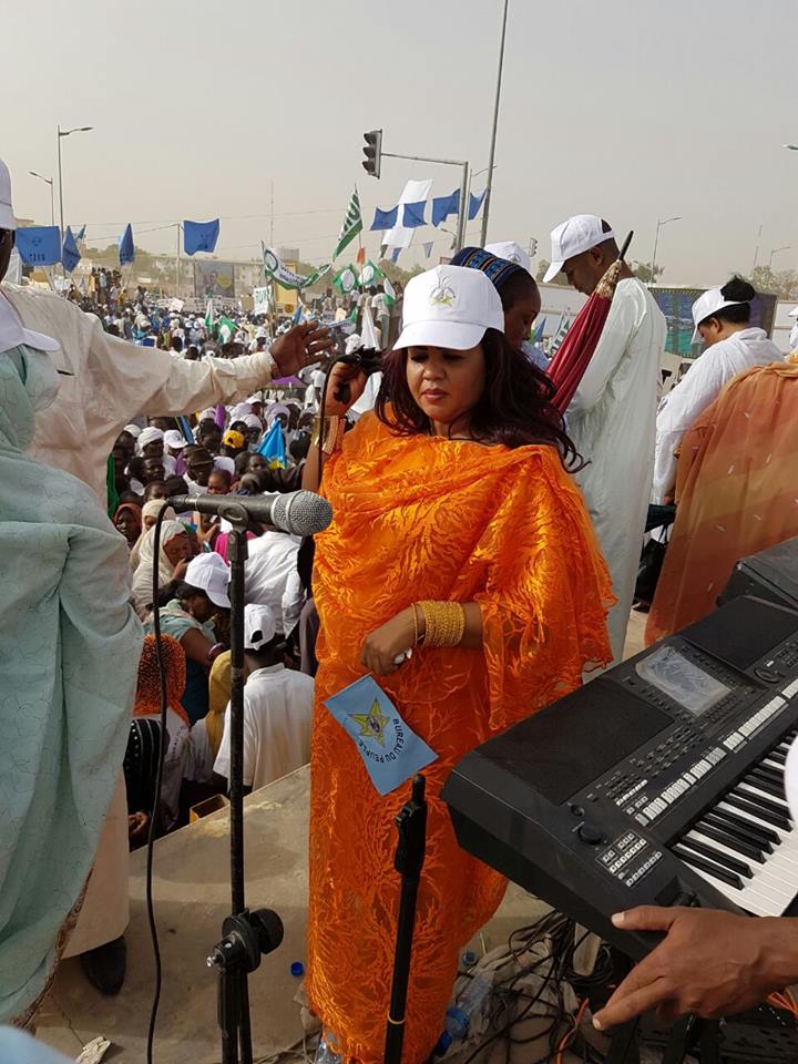 الفنانة ندى القلعة تصل تشاد للمشاركة في انتخابات الرئيس ديبي 