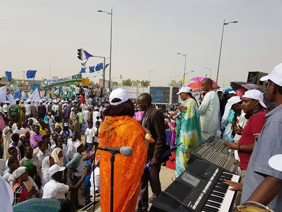 الفنانة ندى القلعة تصل تشاد للمشاركة في انتخابات الرئيس ديبي 
