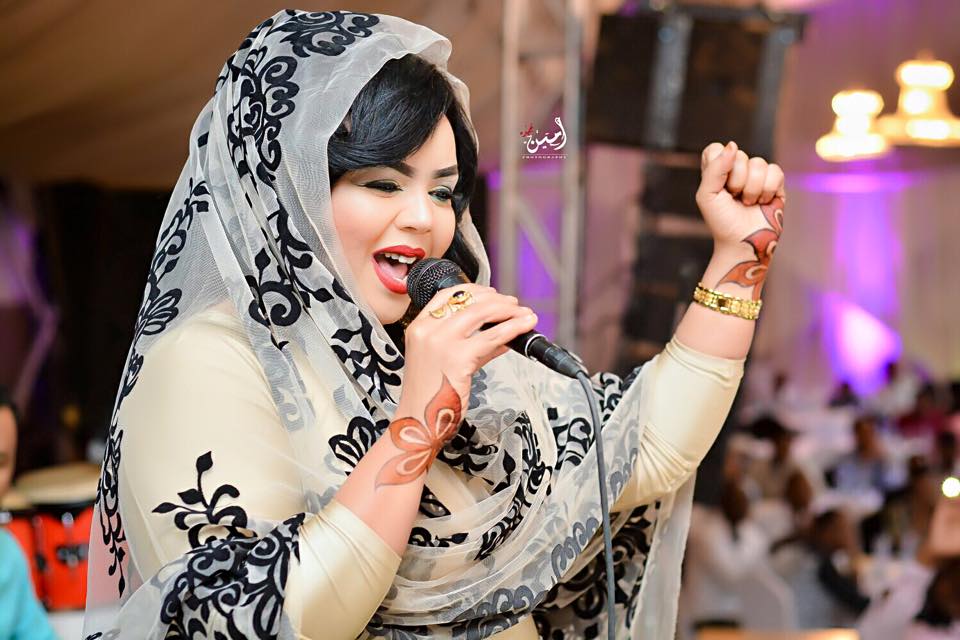 ندي القلعة تصيب عازفها بحالة هستيرية ! 1 nada mood