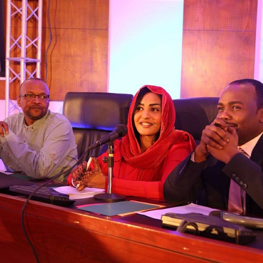 بالصور.. نجمة الشاشة تسابيح خاطر تعبر عن سعادتها بمزاملة المذيع سعد الدين حسن مرة أخرى وتصفه بالإعلامي الرقم..وتشيد بالمخرج شكر الله خلف الله 2 المذيعة تسابيح خاطر تعبر عن سعادتها بمزاملة المذيع سعد الدين حسن وتشيد بالمخرج شكر الله خلف الله