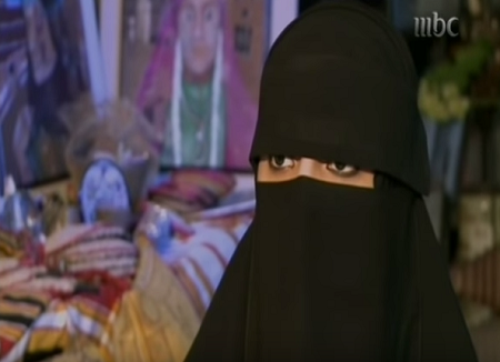 ممرضة سعودية بموقف بطولي.. حادث مروع وشماغ لوقف النزيف 1 الرسامة السعودية، هيلة المحسن 2