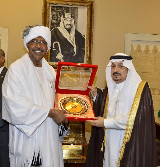 أمير الرياض بعد اجتماعه مع والي الخرطوم: السودان بلد عريق وقامة على مستوى حضاري 1 امير الرياض عبد الرحيم
