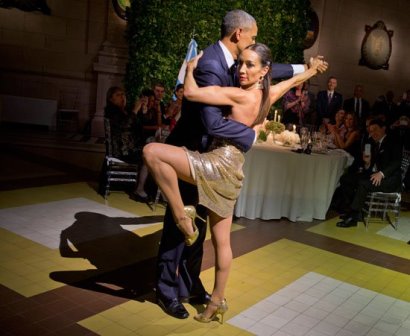اوباما يرقص