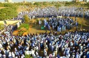 بالصور .. الأمة الإسلامية والسودانية تودع دكتور حسن عبد الله الترابي لمثواه الأخير 2 تشييع جثمان الترابي 1