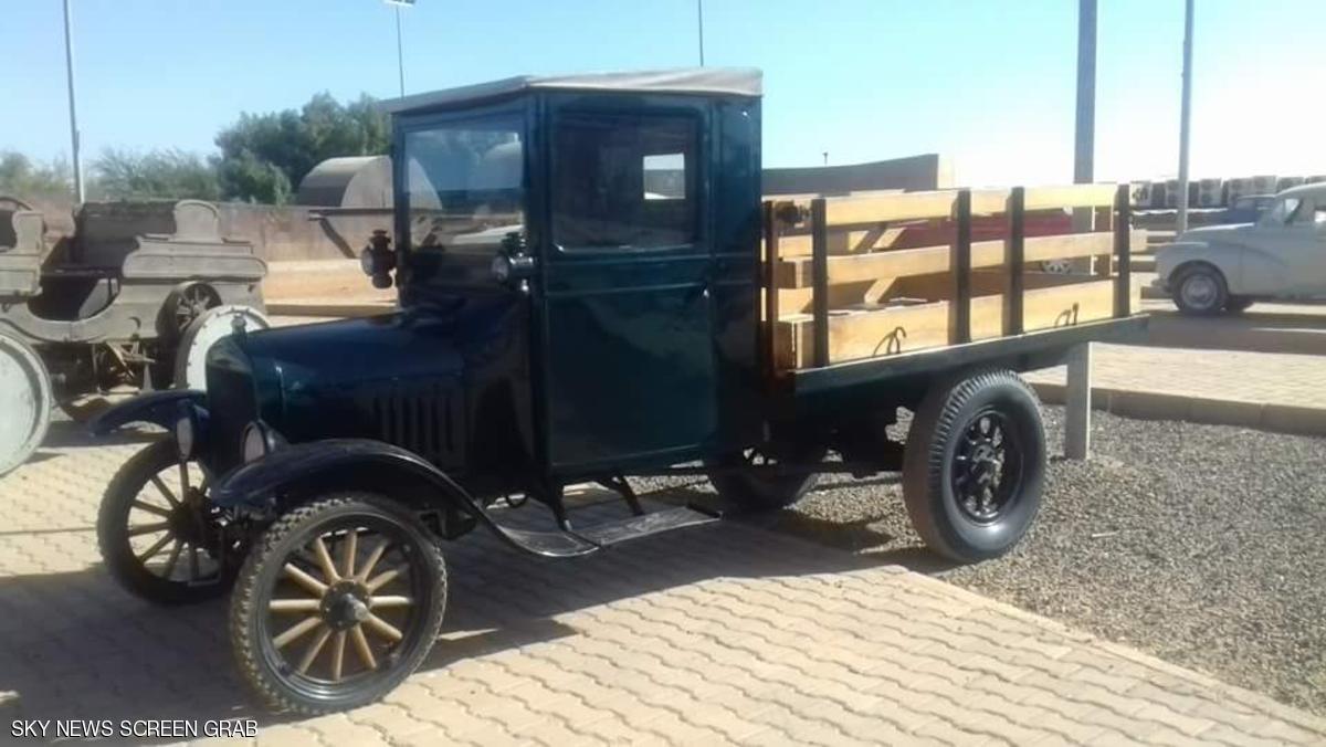 "السيارات العتيقة".. تحكي مشاهد من تاريخ السودان 3 سيارة قديمة2