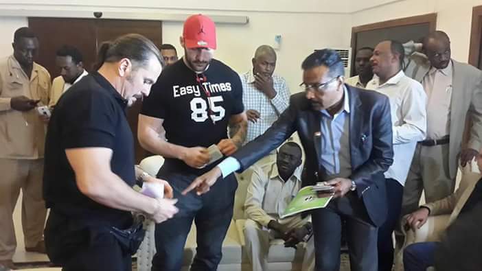 وصول المصارعين الدوليين الخرطوم لاقامة اول بطولة عالمية للمصارعة الحرة في السودان 2 مصارعة السودان2