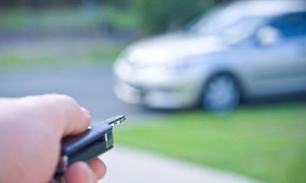 شاهد بالفيديو.. «السيارة الشبح» تثير ذعر رواد مواقع التواصل 1 مفتاح السيارة