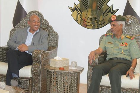 قوة عسكرية مشتركة لتأمين الحدود السودانية الأثيوبية 1 وزيرا الدفاع السوداني والاثيوبي