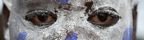 بالصورة .. قبيلة في إندونيسيا من آكلي لحوم البشر متهمة بقتل ابن دبلوماسي أمريكي 11 استخدامات المكياج للقبائل حول العالم3