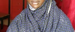 قصة نجاح تلميذة تقاوم الظروف وتحقق التفوق !! 10 الطالبة المتفوقة بثينة آدم تقهر الصعاب