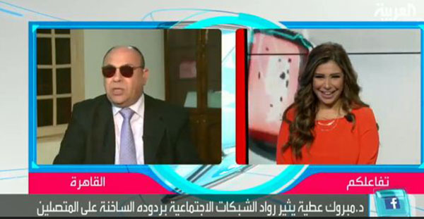 بالفيديو: مذيعة العربية تدخل في نوبة من الضحك بعد مغازلة الشيخ مبروك عطية لها 1 00 4